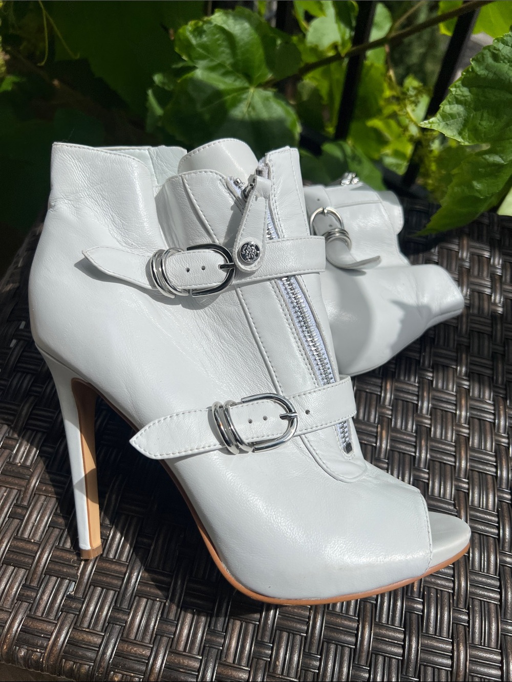 Guess White Leather High-Heel Ankle Booties with Buckle Straps